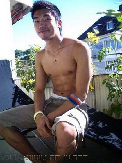 เย็นนี้อิ่มกับหนุ่มๆใต้หวัน