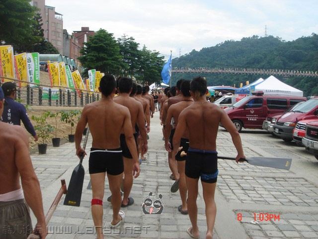 เย็นนี้อิ่มกับหนุ่มๆใต้หวัน