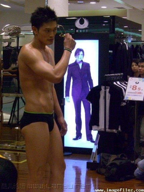 เย็นนี้อิ่มกับหนุ่มๆใต้หวัน