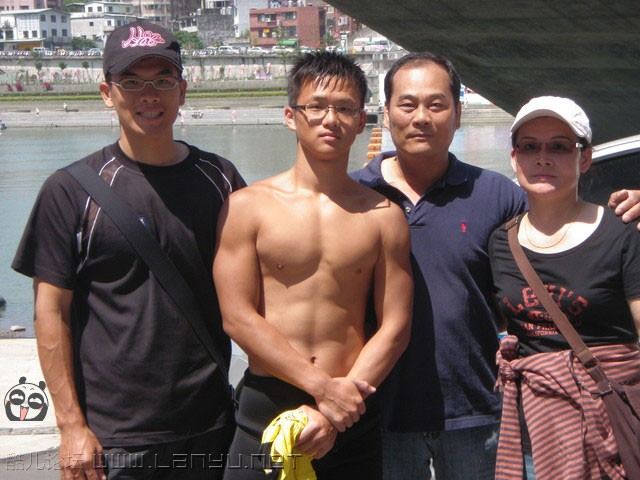 เย็นนี้อิ่มกับหนุ่มๆใต้หวัน