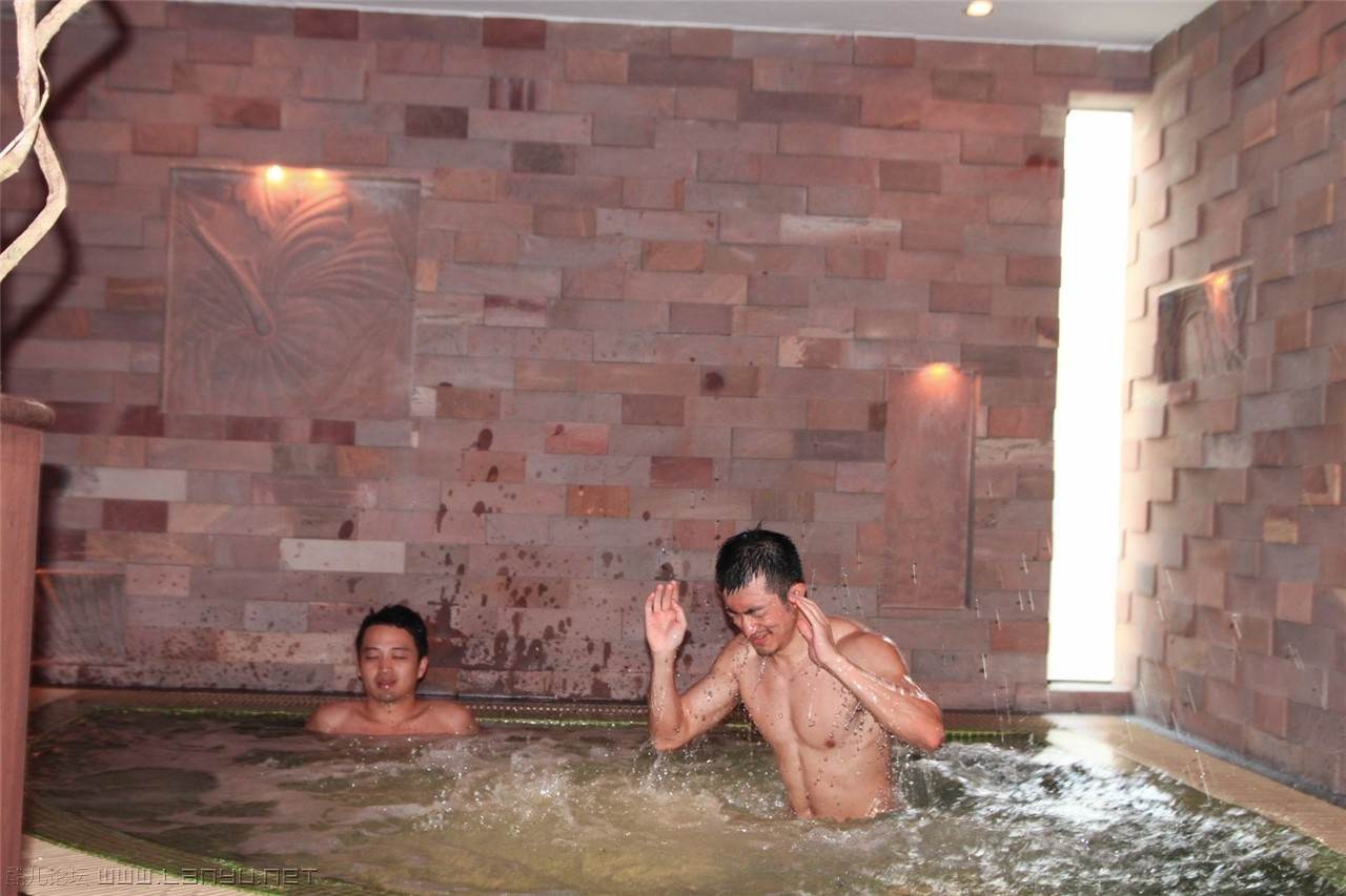 เย็นนี้อิ่มกับหนุ่มๆใต้หวัน