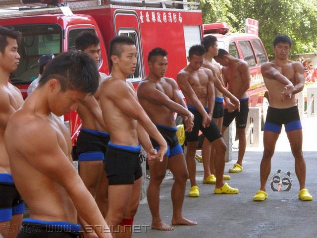 เย็นนี้อิ่มกับหนุ่มๆใต้หวัน