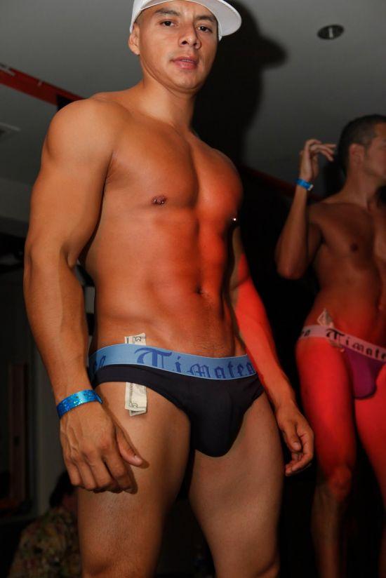 หนุ่มๆกััับกางเกงในตัวเก่ง 2