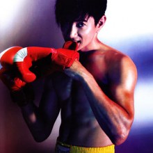 นักมวยเท่ห์ๆ  (คนนี้ไม่แน่ใจว่าใช่อู๋ฉี่หลงหรือเปล่านะครับ ลืมๆ อ่า)