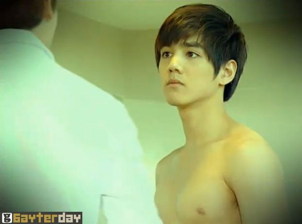 "โลมา... กล้าท้าฝัน" ระดมหนุ่มหล่อ โชว์เป้าตุง