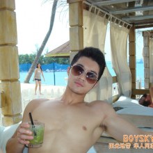 หนุ่มๆ ริมชายหาดคร๊าบๆๆๆๆ