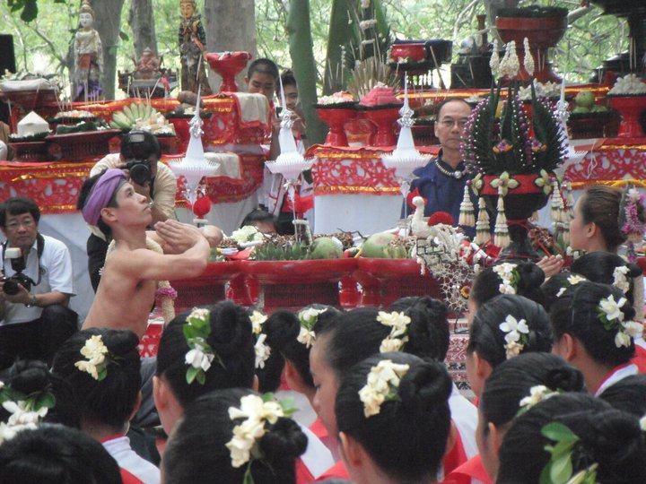 ไห้วครู คณะวิจิตรศิลป์ มช. 54'