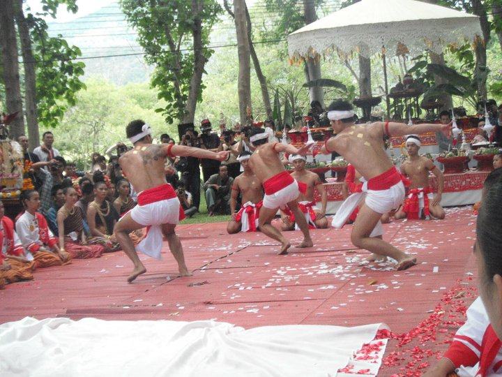 ไห้วครู คณะวิจิตรศิลป์ มช. 54'