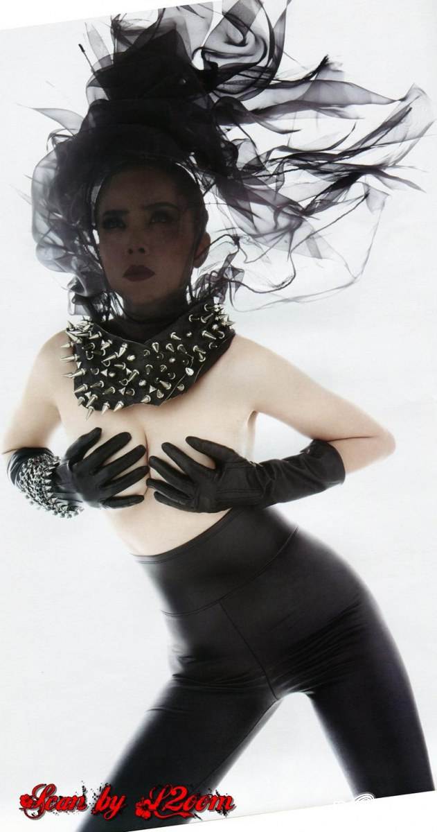 [Scan] เพ็ญพักตร์ ศิริกุล @ CROW MAGAZINE vol. 1 no. 1 July 2011