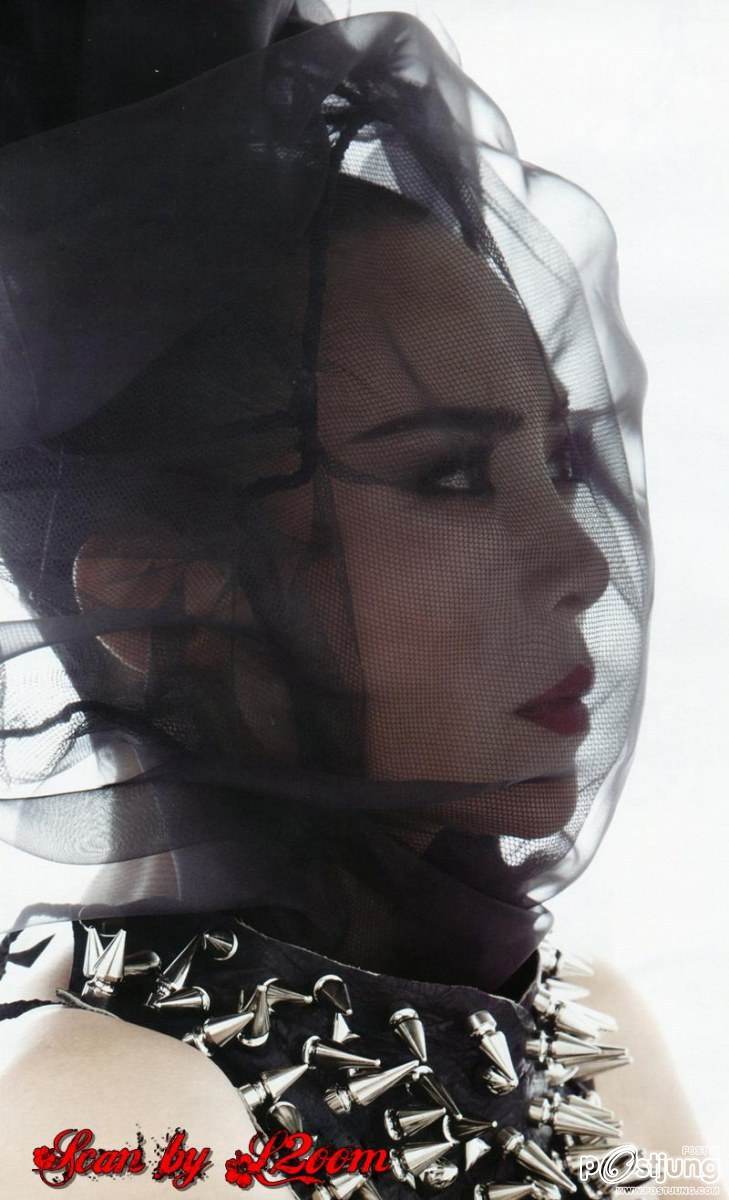 [Scan] เพ็ญพักตร์ ศิริกุล @ CROW MAGAZINE vol. 1 no. 1 July 2011