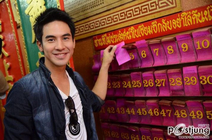 โป๊ป- ธนวรรธน์... สักการะศาลเทพเจ้า