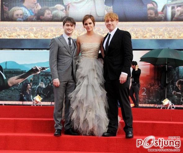Emma Watson : World Premiere of ‘Harry Potter Deathly Hallows Part II’ @ London