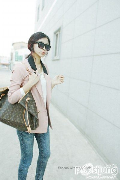 ขาสวยหุ่นดี................(ธรรมชาติป่าวไม่รุน่ะ)