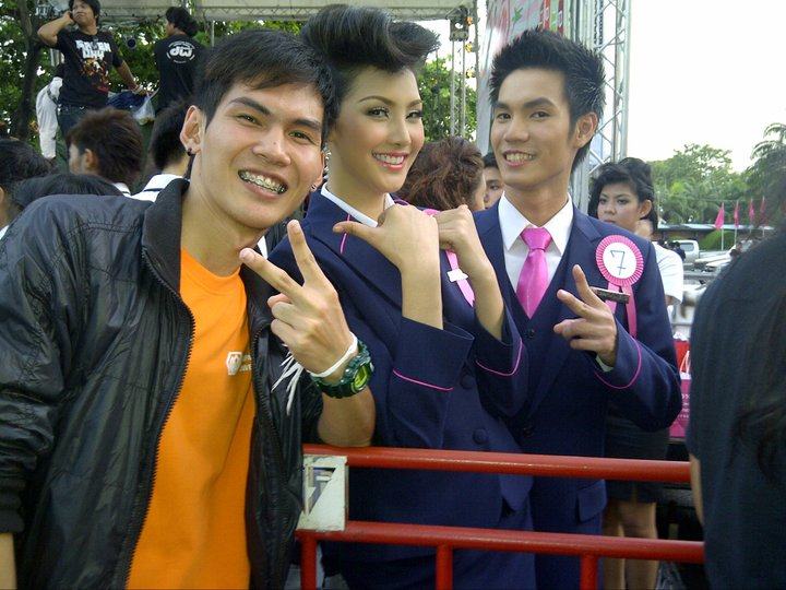 น้อยมายกะเพื่อน