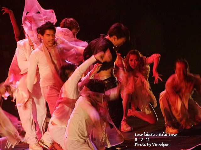 บี้โชว์sixpackในconcert Loveไม่กลัว กลัวไม่Love ล่าสุด!!