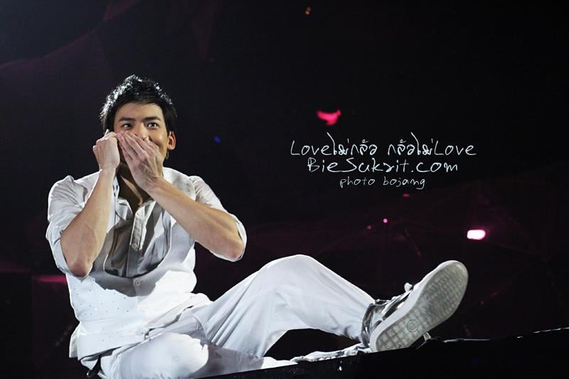 บี้โชว์sixpackในconcert Loveไม่กลัว กลัวไม่Love ล่าสุด!!