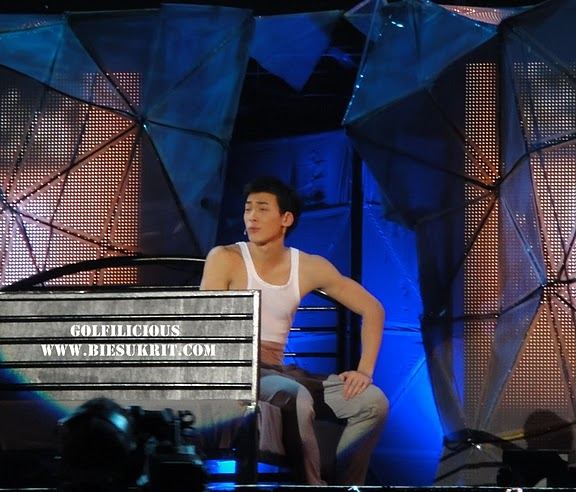 บี้โชว์sixpackในconcert Loveไม่กลัว กลัวไม่Love ล่าสุด!!