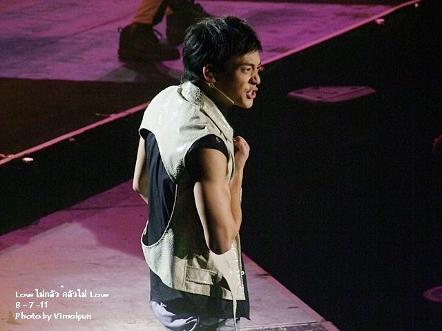 บี้โชว์sixpackในconcert Loveไม่กลัว กลัวไม่Love ล่าสุด!!