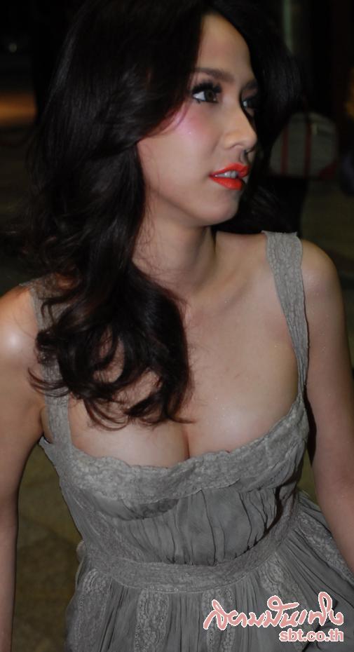 พลอยท้าชิง อั้ม-พัชราภา แชมป์ค่าตัวแพง