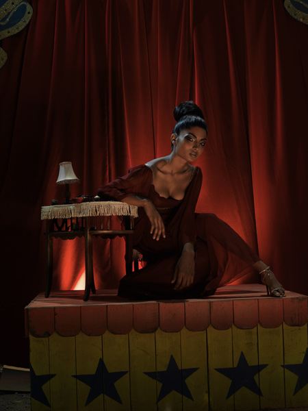 8 ยักษ์สาว