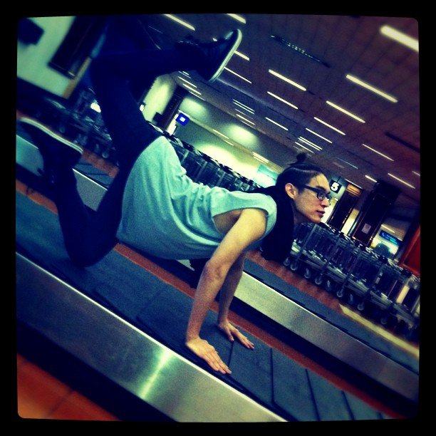 ท่าแมงป่องของพีท ที่สวนกระแสplanking.