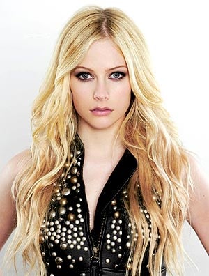 :: AVRIL ::