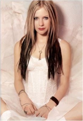 :: AVRIL ::