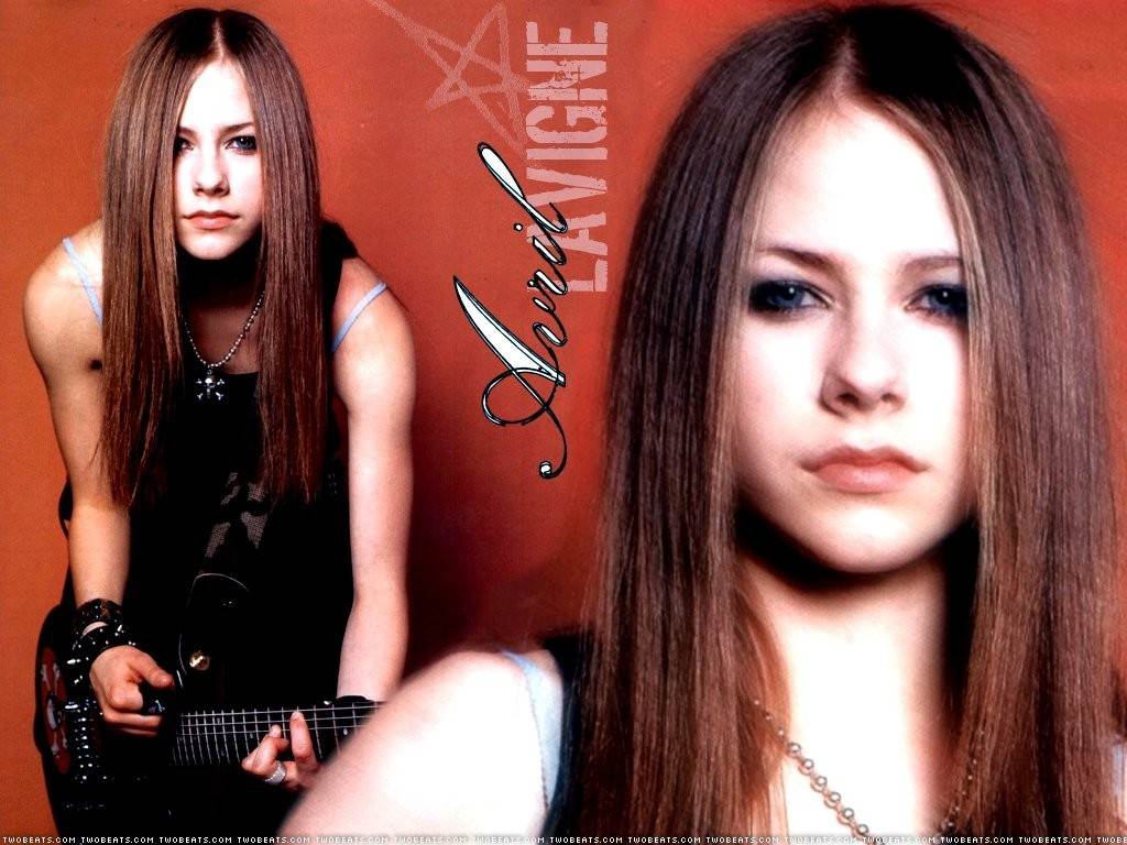 :: AVRIL ::