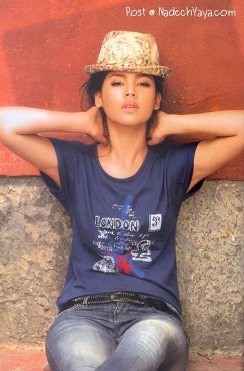 หมาก-ปริญ & ญาญ่า @ ขวัญเรือน no.952 July 2011