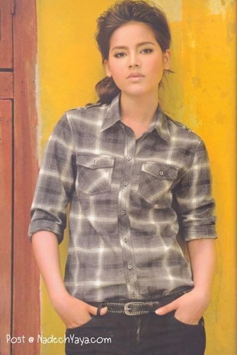 หมาก-ปริญ & ญาญ่า @ ขวัญเรือน no.952 July 2011