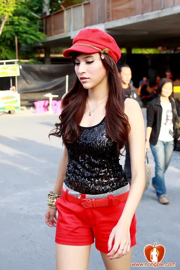 ชมพู่ กระแต หยาดทิพย์ ริต้า พลอย จุ๋ย ในงานฟีโน่