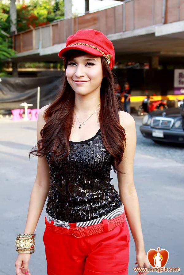 ชมพู่ กระแต หยาดทิพย์ ริต้า พลอย จุ๋ย ในงานฟีโน่