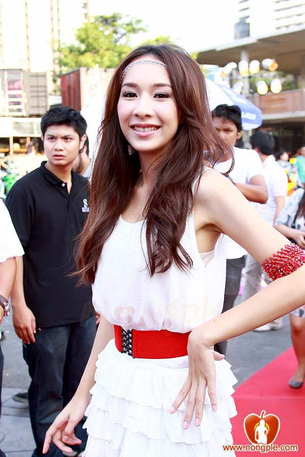 ชมพู่ กระแต หยาดทิพย์ ริต้า พลอย จุ๋ย ในงานฟีโน่