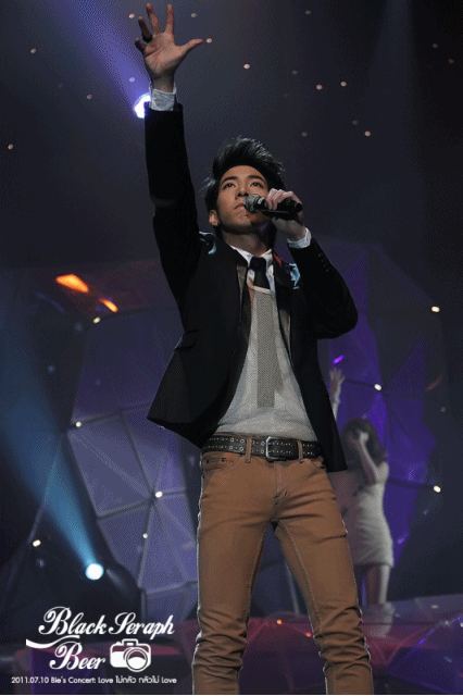 โตโน่ @ คอนเสิร์ตบี้  Love ไม่กลัว กลัวไม่ Love