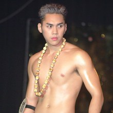 เดินแบบครับ หล่อๆ ล่ำ ทุกคนเลยครับ