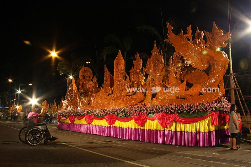 สาวงมาแห่เทียนพรรษาที่อุบลราชธานี2554