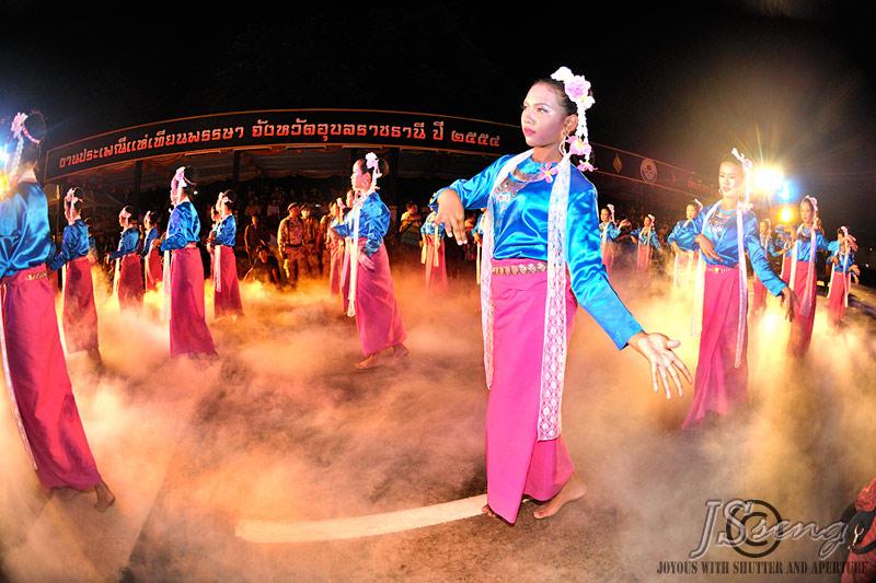 สาวงมาแห่เทียนพรรษาที่อุบลราชธานี2554