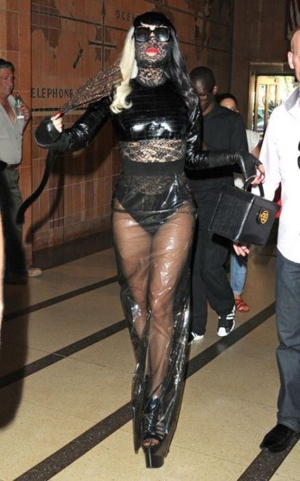 Lady Gaga พัดของ louis vuitton