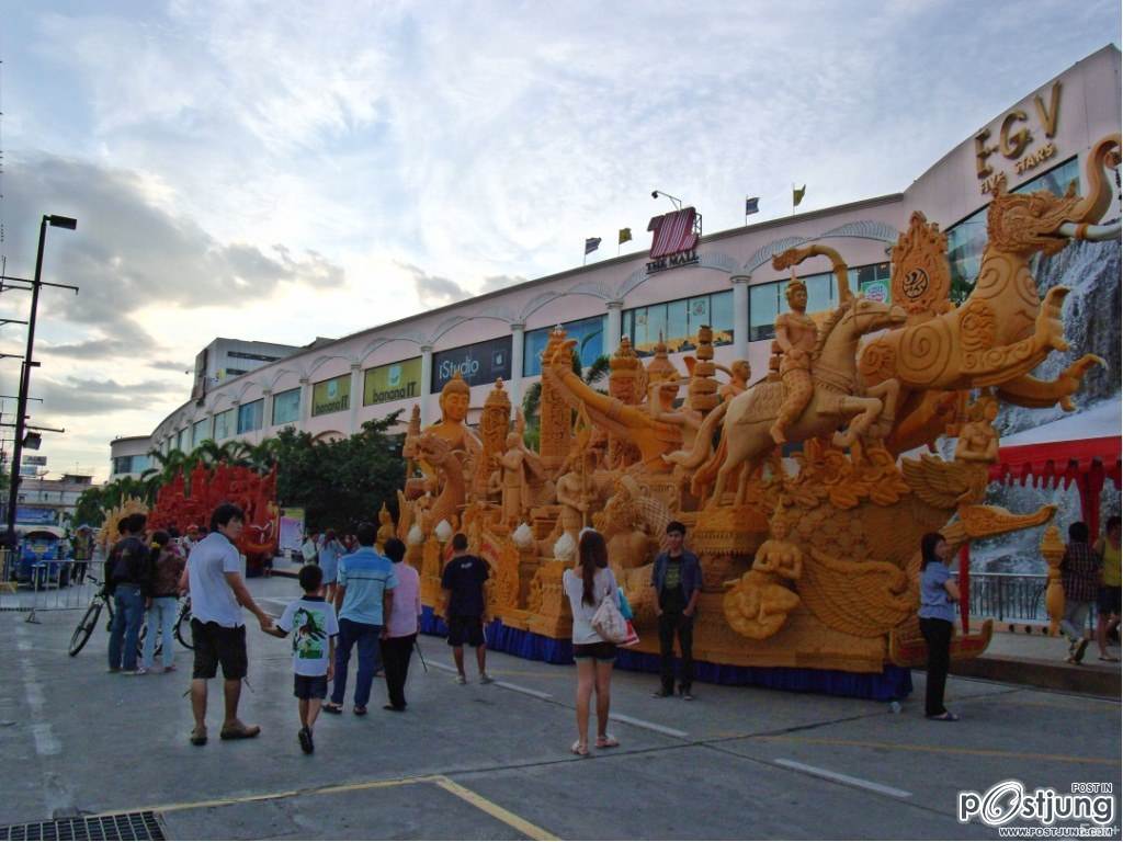 เมืองนครราชสีมาจัดเเห่เทียนหน้า THE MALL KORAT