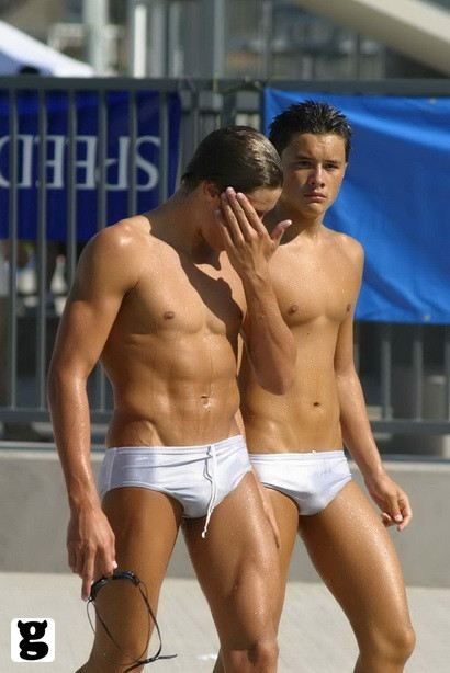 นักว่ายน้ำ เป้าตุง