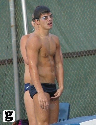 นักว่ายน้ำ เป้าตุง