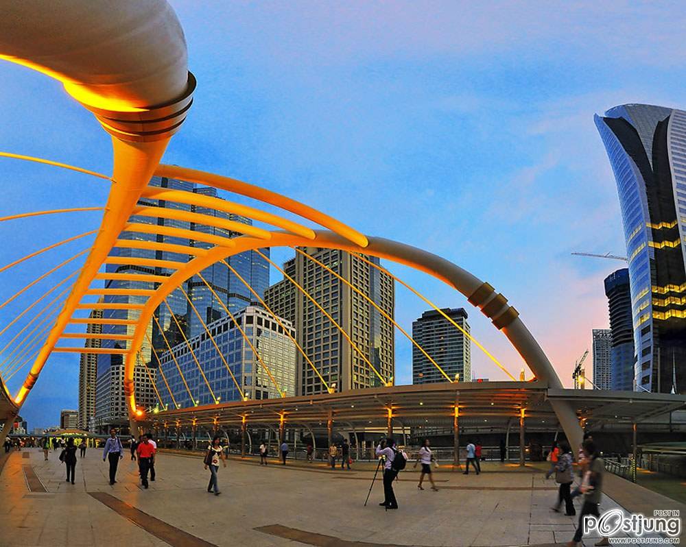 ตึกด้านขวามือสวยสวยตึกเสร็จใหม่ปี 2011