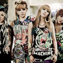 2NE1 เปิดตัวภาพจากมิวสิกวีดีโอเพลงใหม่ล่าสุด  Ugly 