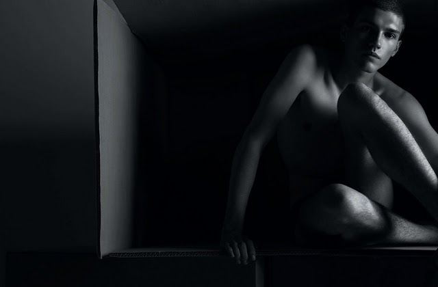 เหล่านายแบบในกล่องกระดาษ