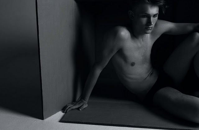 เหล่านายแบบในกล่องกระดาษ