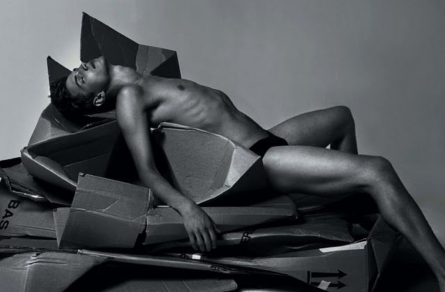 เหล่านายแบบในกล่องกระดาษ