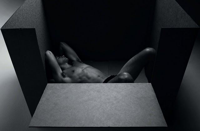 เหล่านายแบบในกล่องกระดาษ