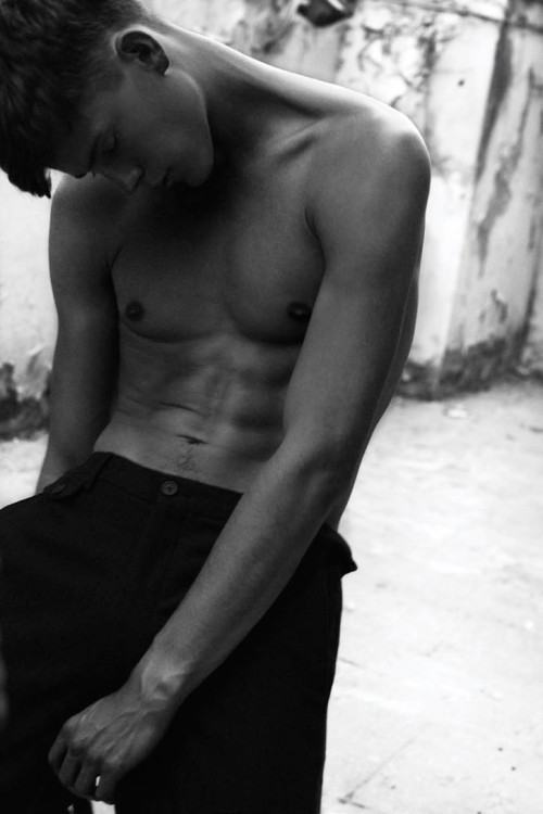 หนุ่มน้อย Jeremy Young