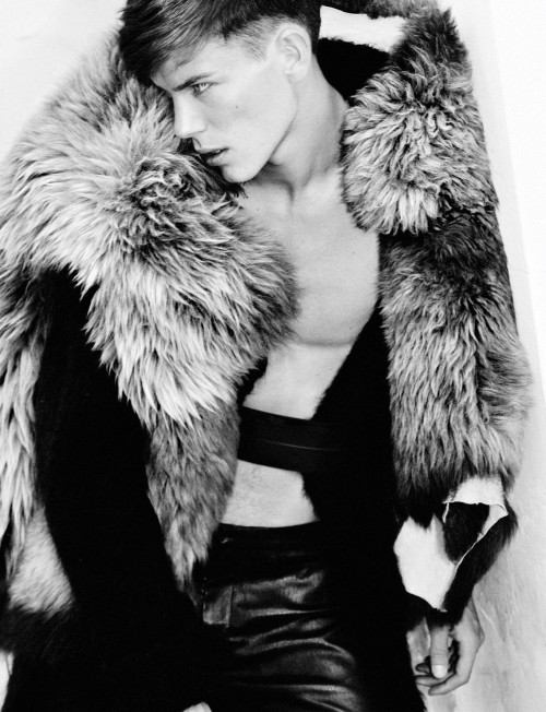 หนุ่มน้อย Jeremy Young