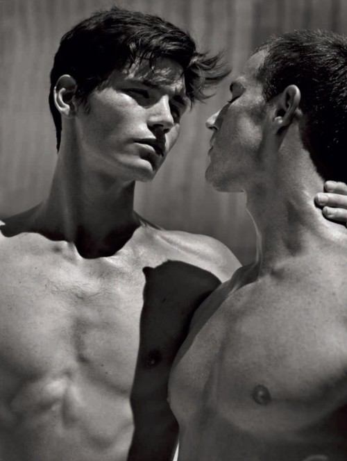 นายแบบเซ็กซี่เป็นคู่